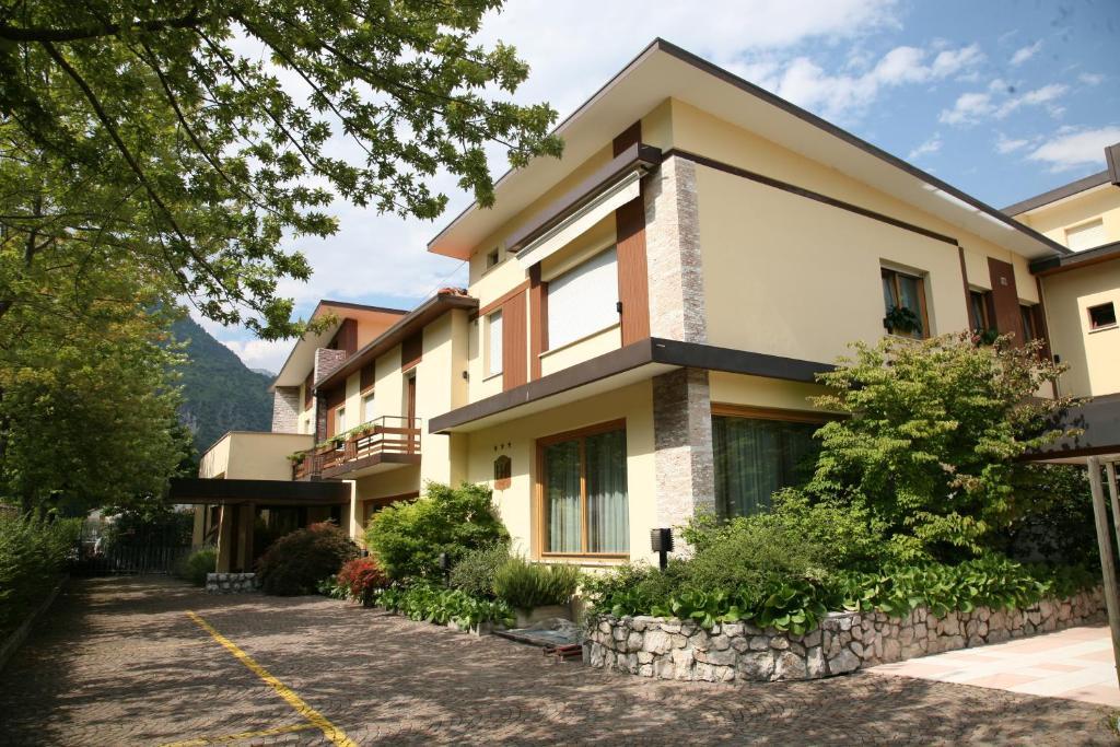 Albergo Benito Ponte nellʼAlpi Exterior foto
